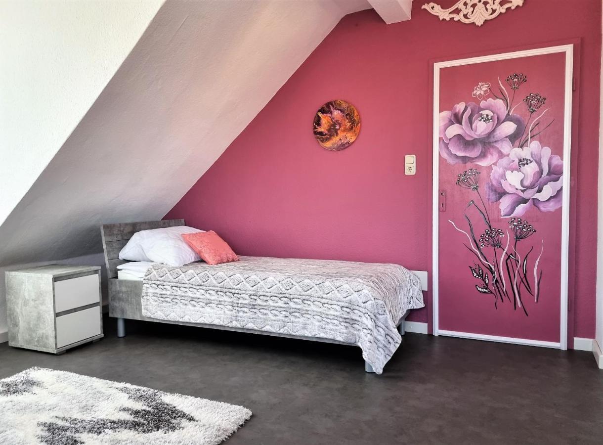 Apartment Bayreuth, Grosse Ferienwohnung Im Haus Mit Kunst, 3 Schlafzimmer, Kueche, Parkplatz ภายนอก รูปภาพ
