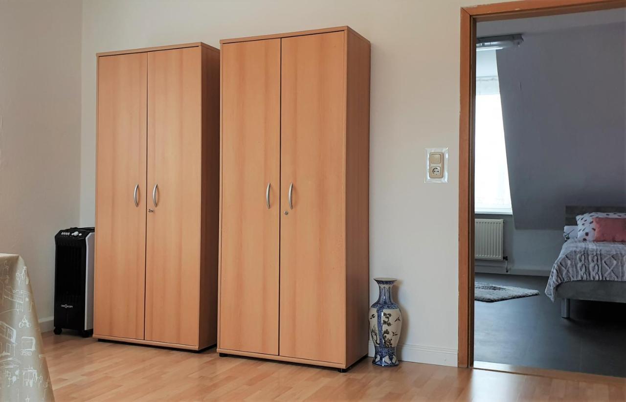 Apartment Bayreuth, Grosse Ferienwohnung Im Haus Mit Kunst, 3 Schlafzimmer, Kueche, Parkplatz ภายนอก รูปภาพ