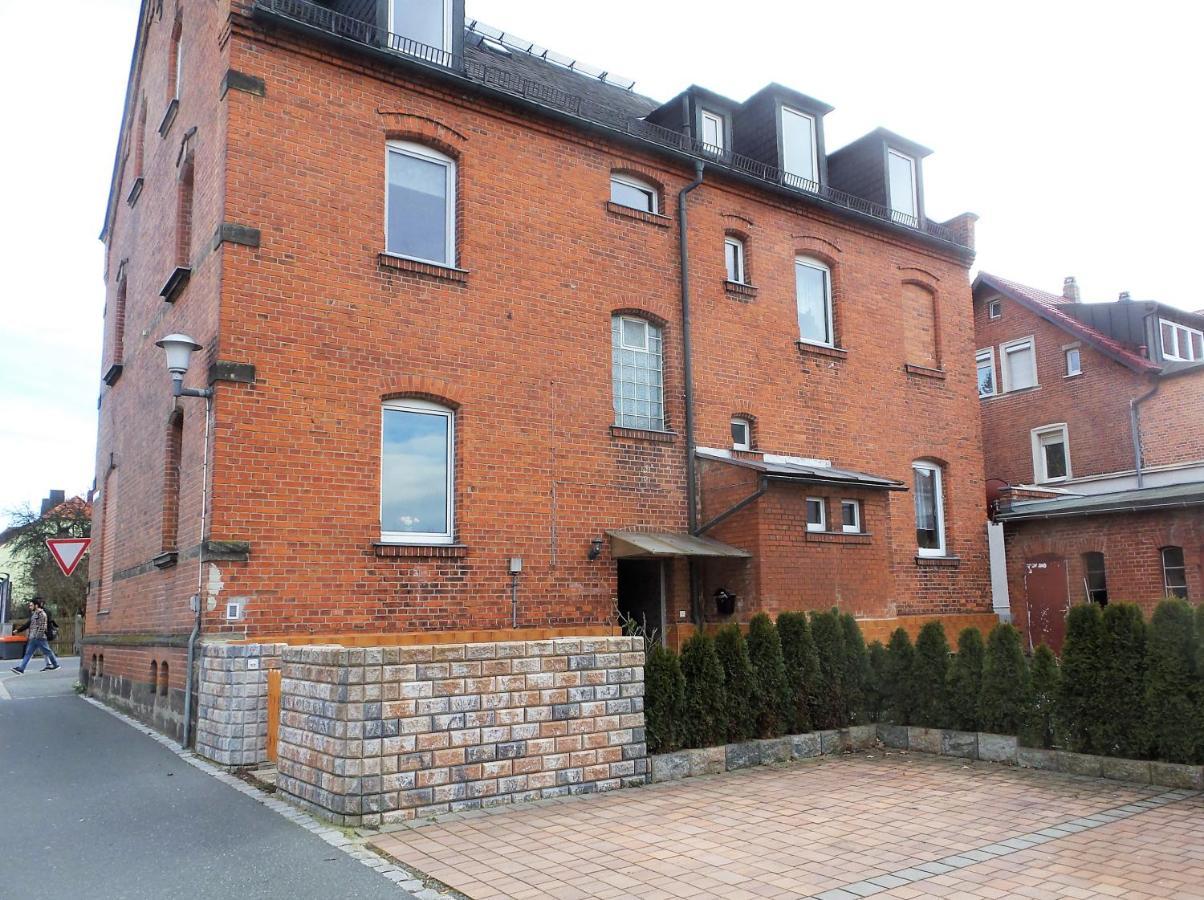 Apartment Bayreuth, Grosse Ferienwohnung Im Haus Mit Kunst, 3 Schlafzimmer, Kueche, Parkplatz ภายนอก รูปภาพ