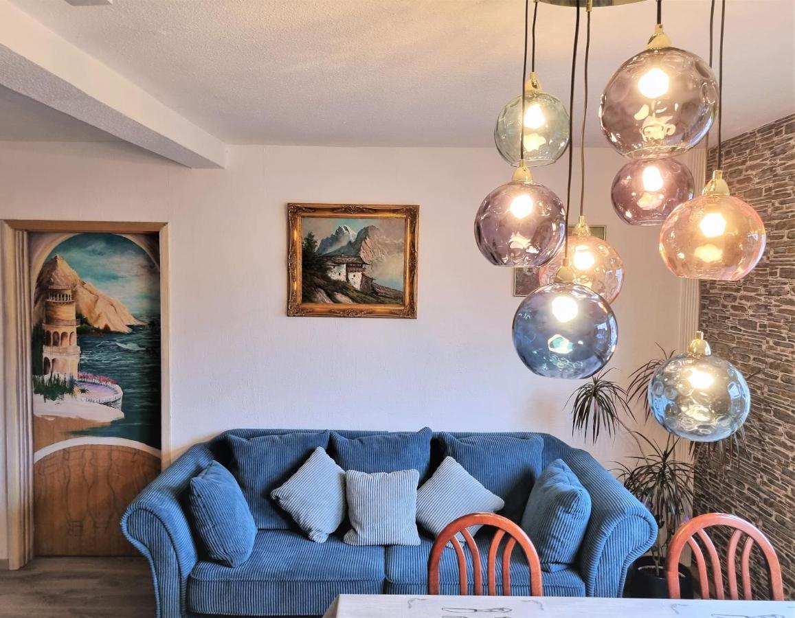Apartment Bayreuth, Grosse Ferienwohnung Im Haus Mit Kunst, 3 Schlafzimmer, Kueche, Parkplatz ภายนอก รูปภาพ