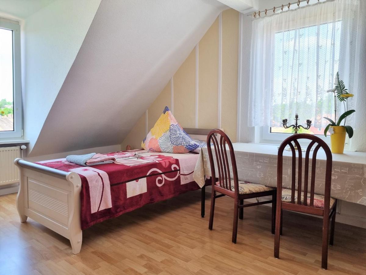 Apartment Bayreuth, Grosse Ferienwohnung Im Haus Mit Kunst, 3 Schlafzimmer, Kueche, Parkplatz ภายนอก รูปภาพ