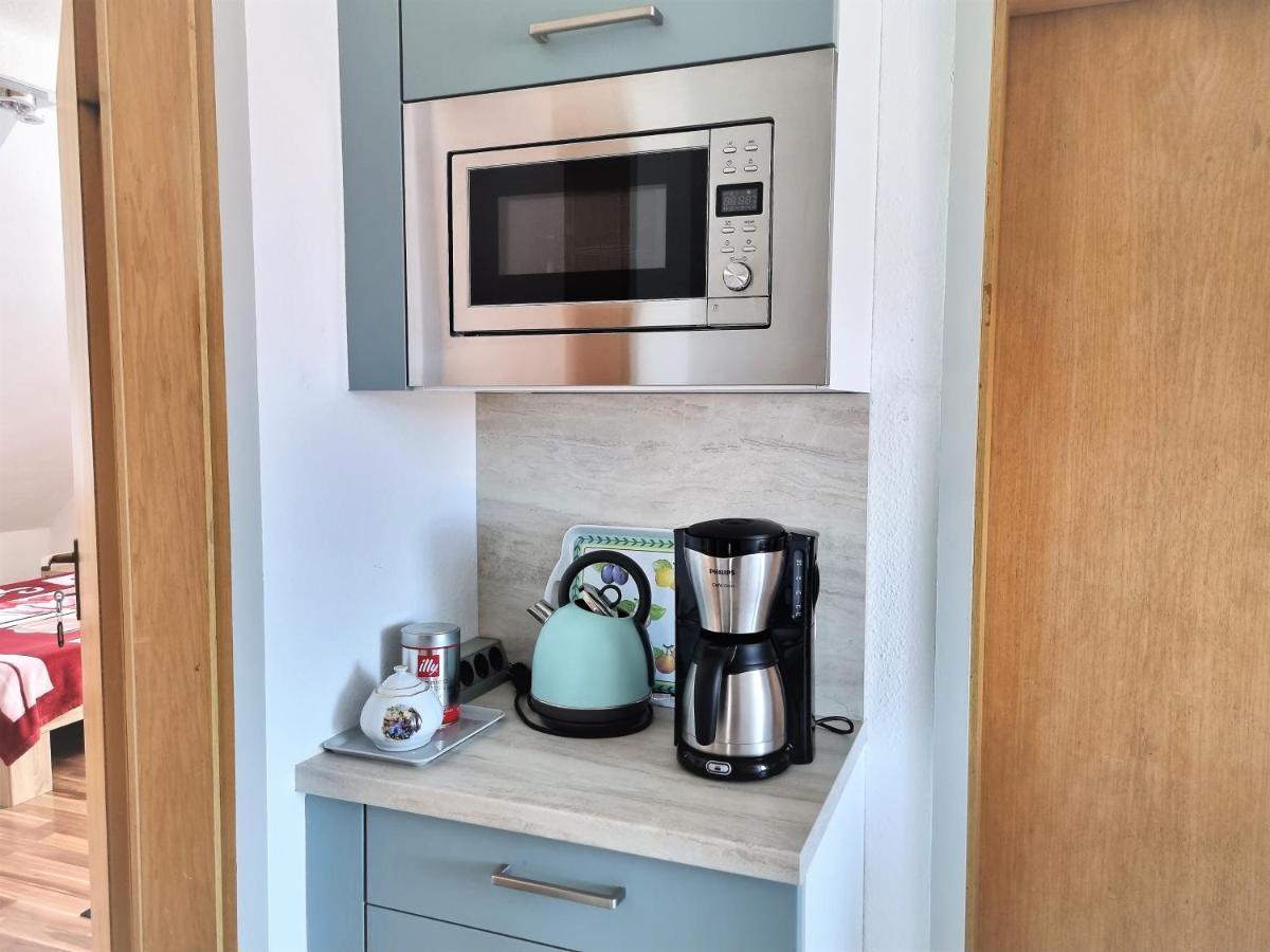 Apartment Bayreuth, Grosse Ferienwohnung Im Haus Mit Kunst, 3 Schlafzimmer, Kueche, Parkplatz ภายนอก รูปภาพ