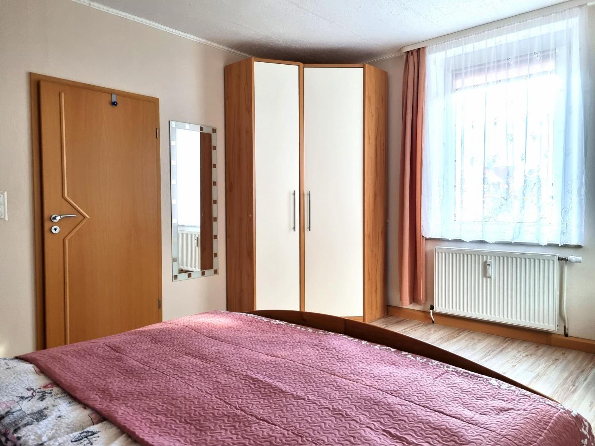 Apartment Bayreuth, Grosse Ferienwohnung Im Haus Mit Kunst, 3 Schlafzimmer, Kueche, Parkplatz ภายนอก รูปภาพ