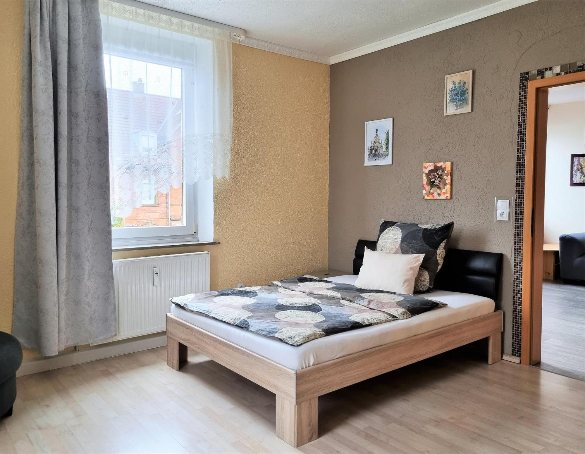 Apartment Bayreuth, Grosse Ferienwohnung Im Haus Mit Kunst, 3 Schlafzimmer, Kueche, Parkplatz ภายนอก รูปภาพ