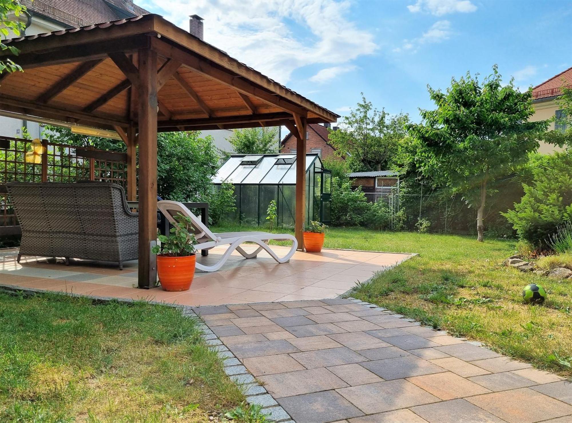 Apartment Bayreuth, Grosse Ferienwohnung Im Haus Mit Kunst, 3 Schlafzimmer, Kueche, Parkplatz ภายนอก รูปภาพ